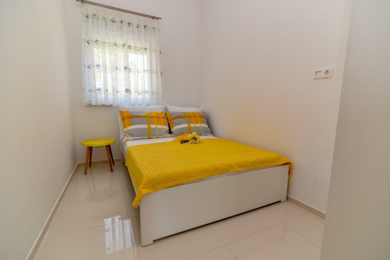 Denis Apartment Vir Dış mekan fotoğraf